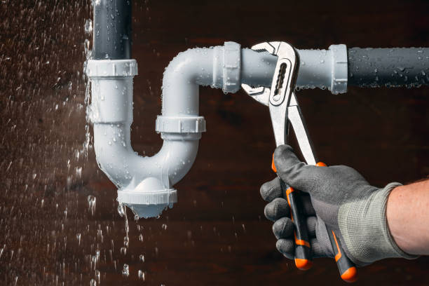 Professional Emergency Plumber technician working in Columbus, IN